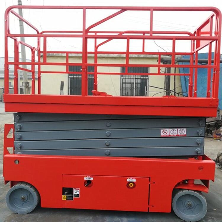 Self propelled scissor lift platform